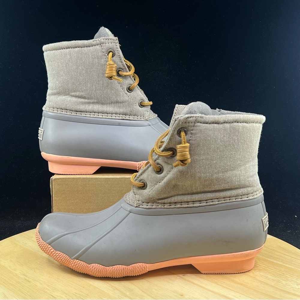 Sperry Top-Sider Khaki Duck Boot Women Saltwater Pop Outsole US Sz 6.5 Pink Sole - Picture 1 of 10